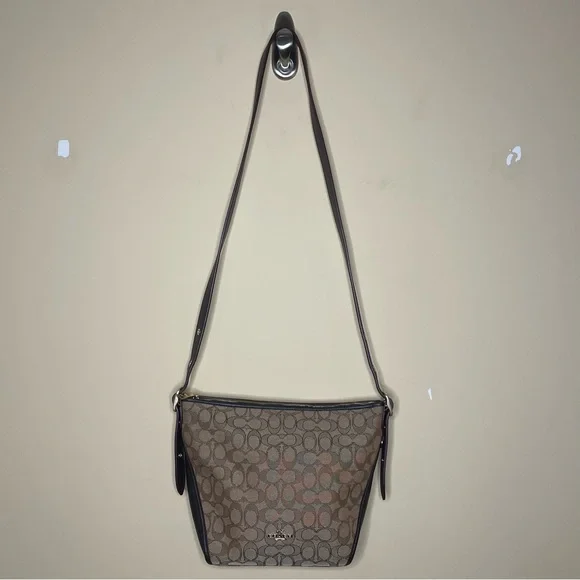 Coach Signature Small Dufflette in Signature Jacquard - Picture 2 of 13